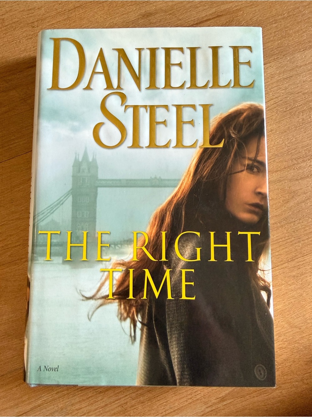 📚3 for $12📚Danielle Steel "The Right Time" Hardcover - Yellow & Teal Cover